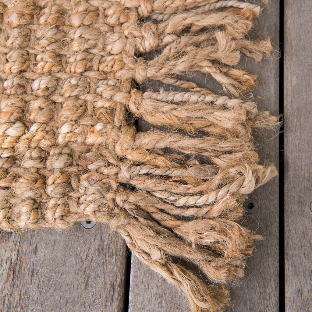 CLOSE UP NATURAL FRINGED RUG